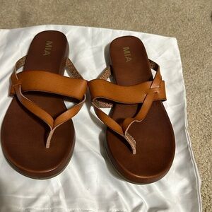 Mia sandals